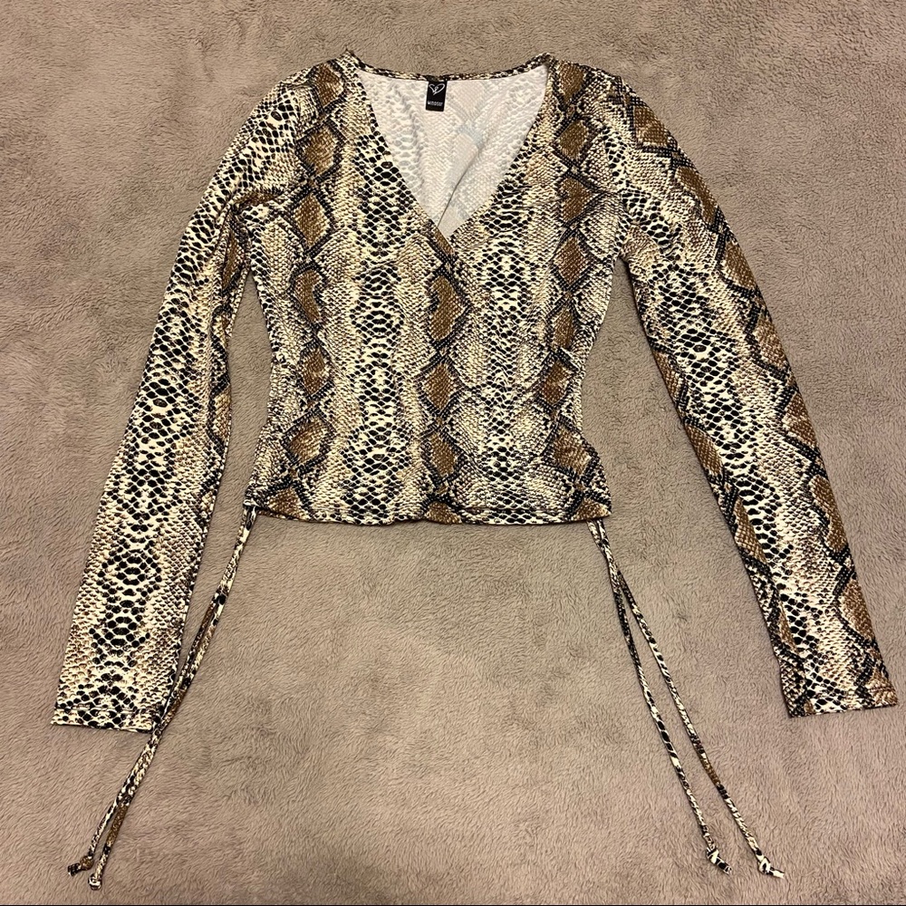 Sexy snakeskin pattern top from Windsor (L)